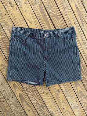 Lee Regular Fit Hickory Stripe Denim Shorts Size 20M